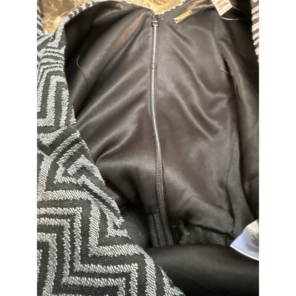 T Tahari Women's sleeveless belted Jumpsuit Black Chevron print NWT Size XS - Picture 13 of 14